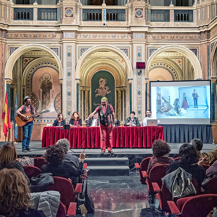 Presentación institucional del proyecto 'Done'm l'Asguilando'.