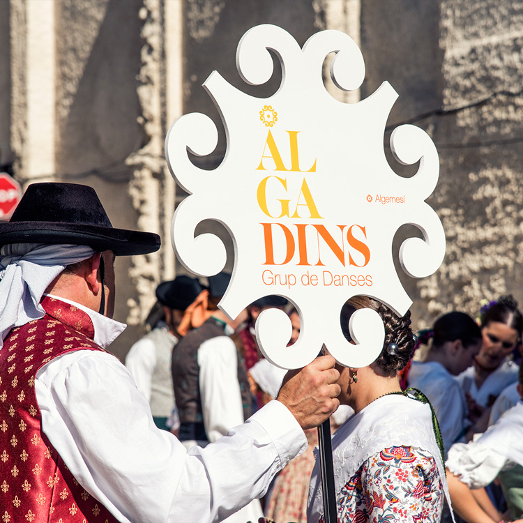 Diseño y desarrollo de identidad corporativa para Algadins Grup de Danses. 2015.