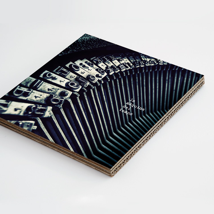 Diseño, fotografía y foto-ilustración para el libro-CD 'La Màquina del Temps'.
