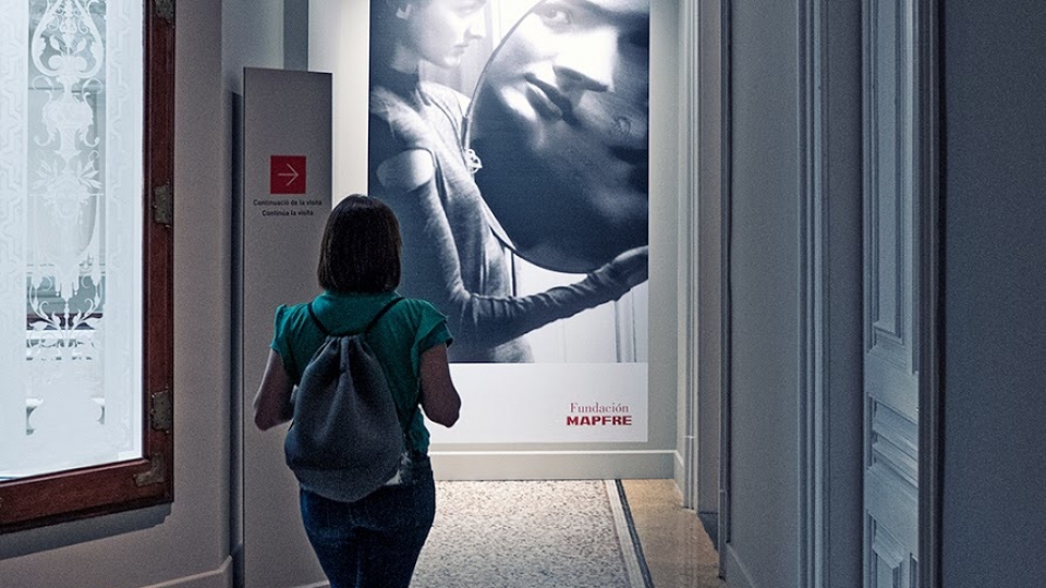 A punt d'entrar en l'univers Duane Michals